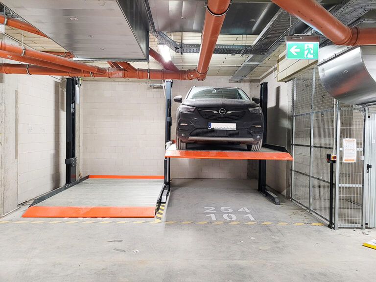 Platforma parkingowa, parklift w garażu podziemnym osiedla w Łodzi zmontowany przez SSG Invest Platformy